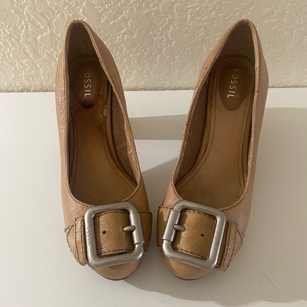 Fossil Women's Tan Leather Heels with Silver Buckle